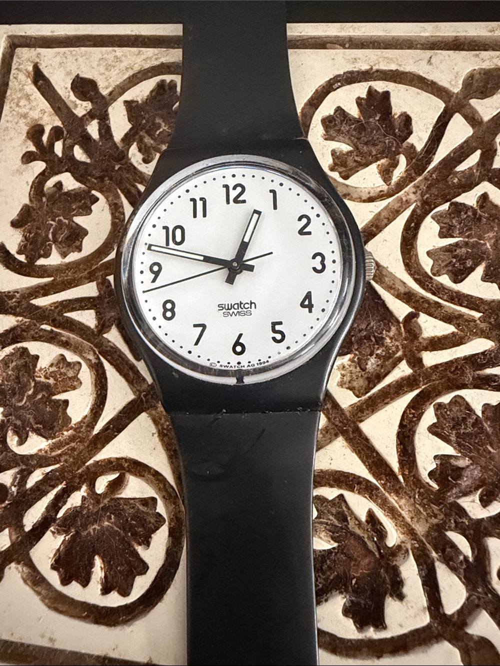 1994 Swatch Black Strap Watch with White Dial - Picture 2 of 2